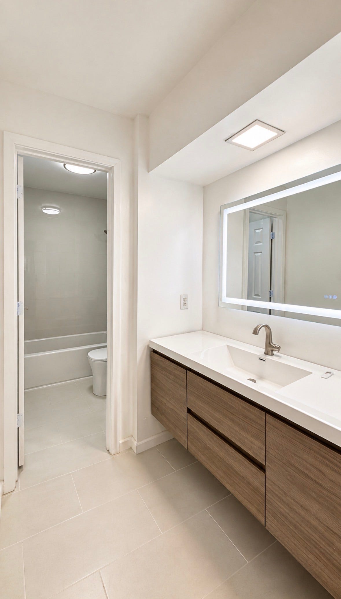 3434 Havershire Drive, Missouri City, TX 77459 Upstairs modern Restroom with separate tub and toilet.