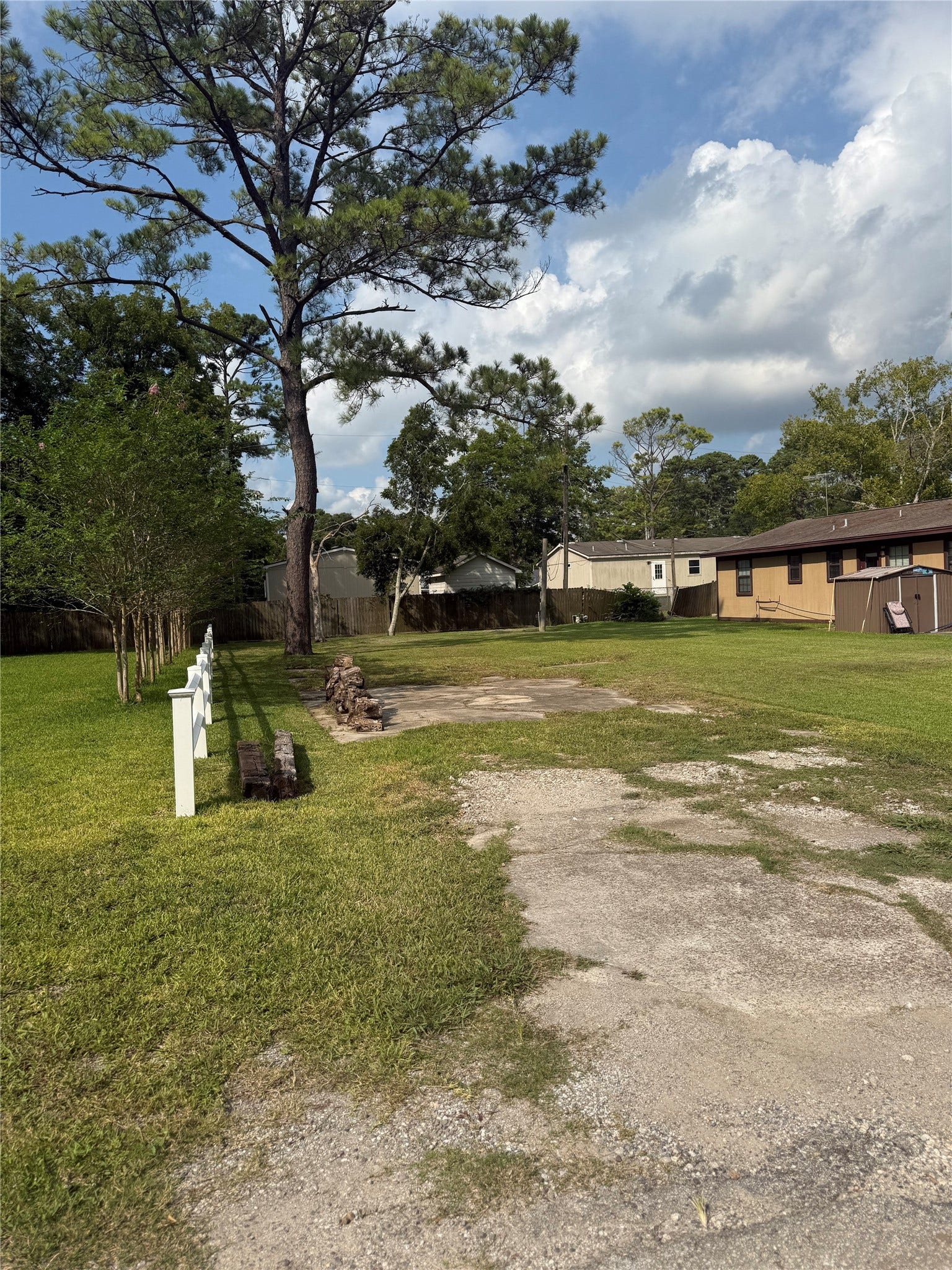 0000 Ave G, Dickinson, TX 77539 Side angle view of land. Home is not part of the land. Mobile Homes are not allowed.