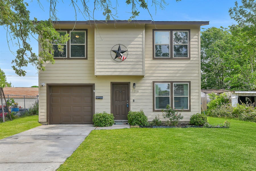 Property photo for 1216 8th Avenue N, Texas City, TX