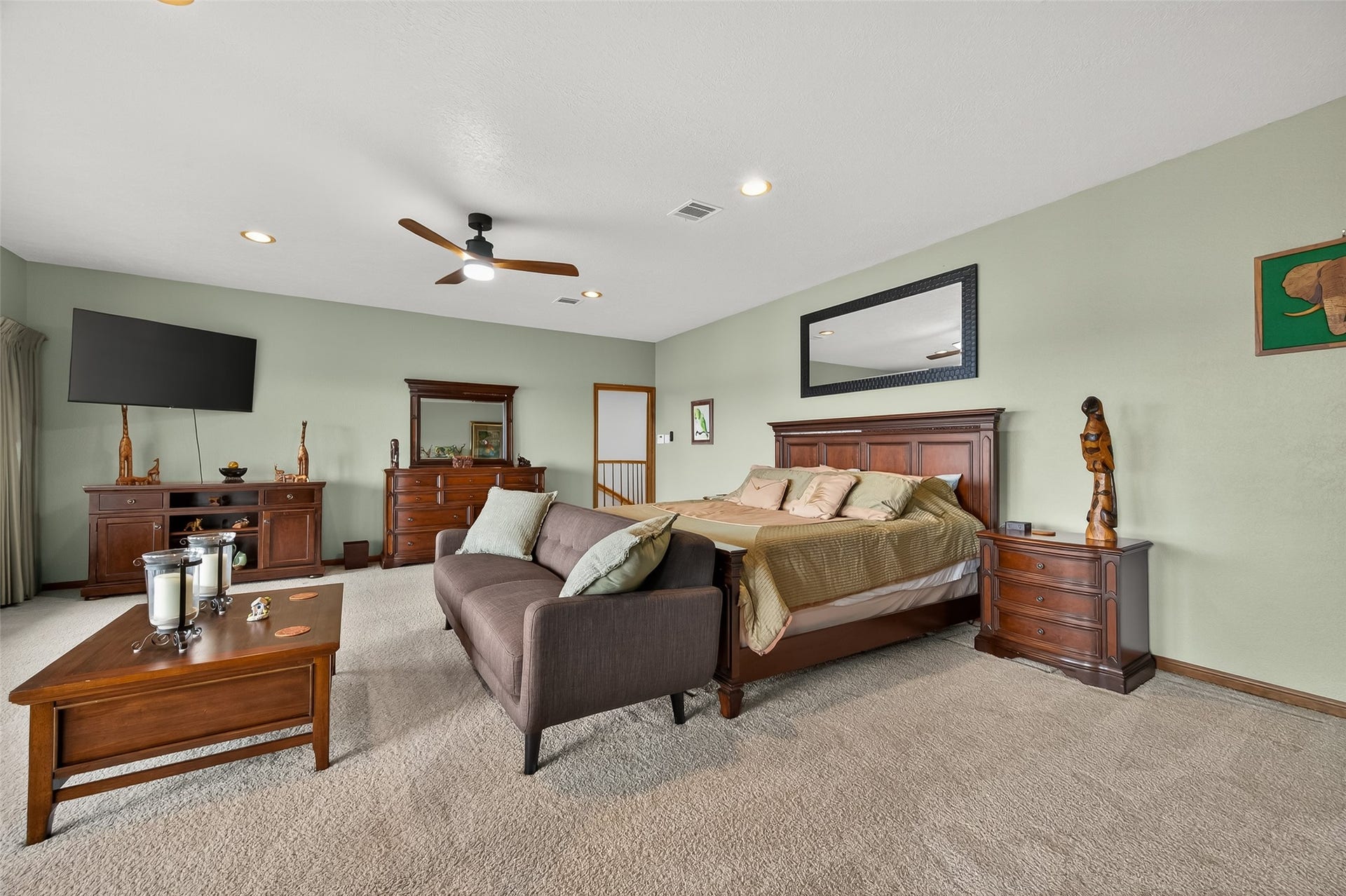 1623 Lake Arbor Drive, El Lago, TX 77586 GRAND PRIMARY SUITE ON THE SECOND FLOOR WITH PANORAMIC LAKE VIEWS.