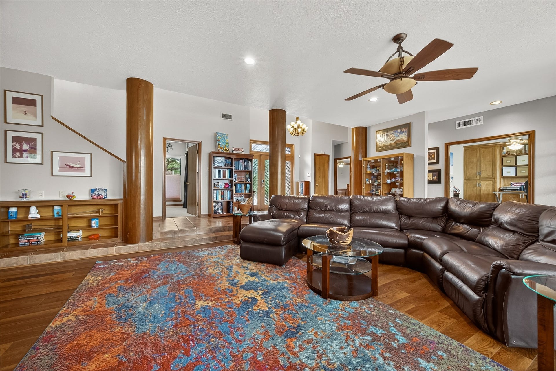1623 Lake Arbor Drive, El Lago, TX 77586 SPACIOUS DEN WITH WOOD FLOORS.