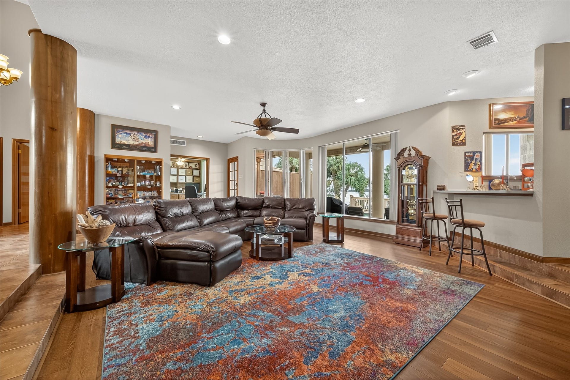 1623 Lake Arbor Drive, El Lago, TX 77586 THE DEN OVERLOOKS THE KITCHEN, WET BAR AND THE LAKE.