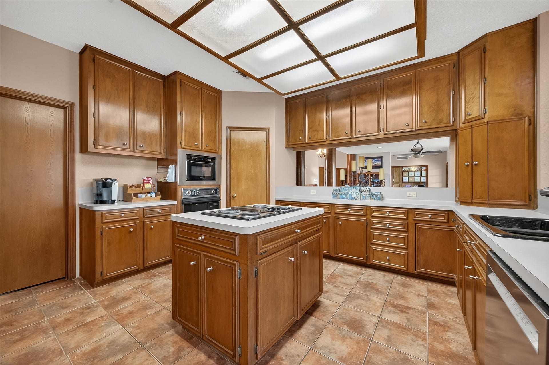 1623 Lake Arbor Drive, El Lago, TX 77586 FULLY EQUIPPED KITCHEN WITH ELECTRIC COOKTOP, OVEN, MICROWAVE AND DISHWASHER.