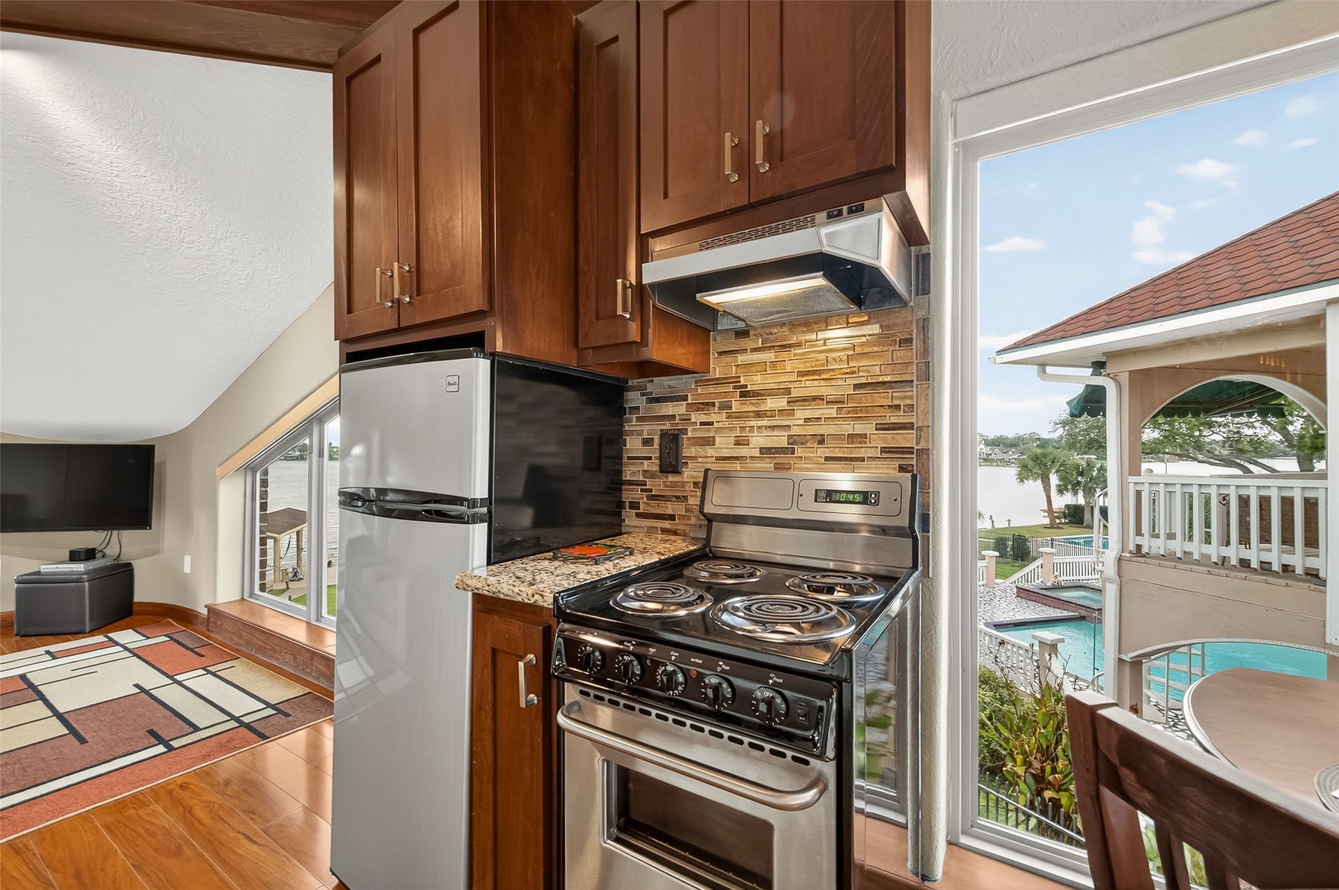 1623 Lake Arbor Drive, El Lago, TX 77586 KITCHENETTE RANGE, OVEN AND REFRIGERATOR.