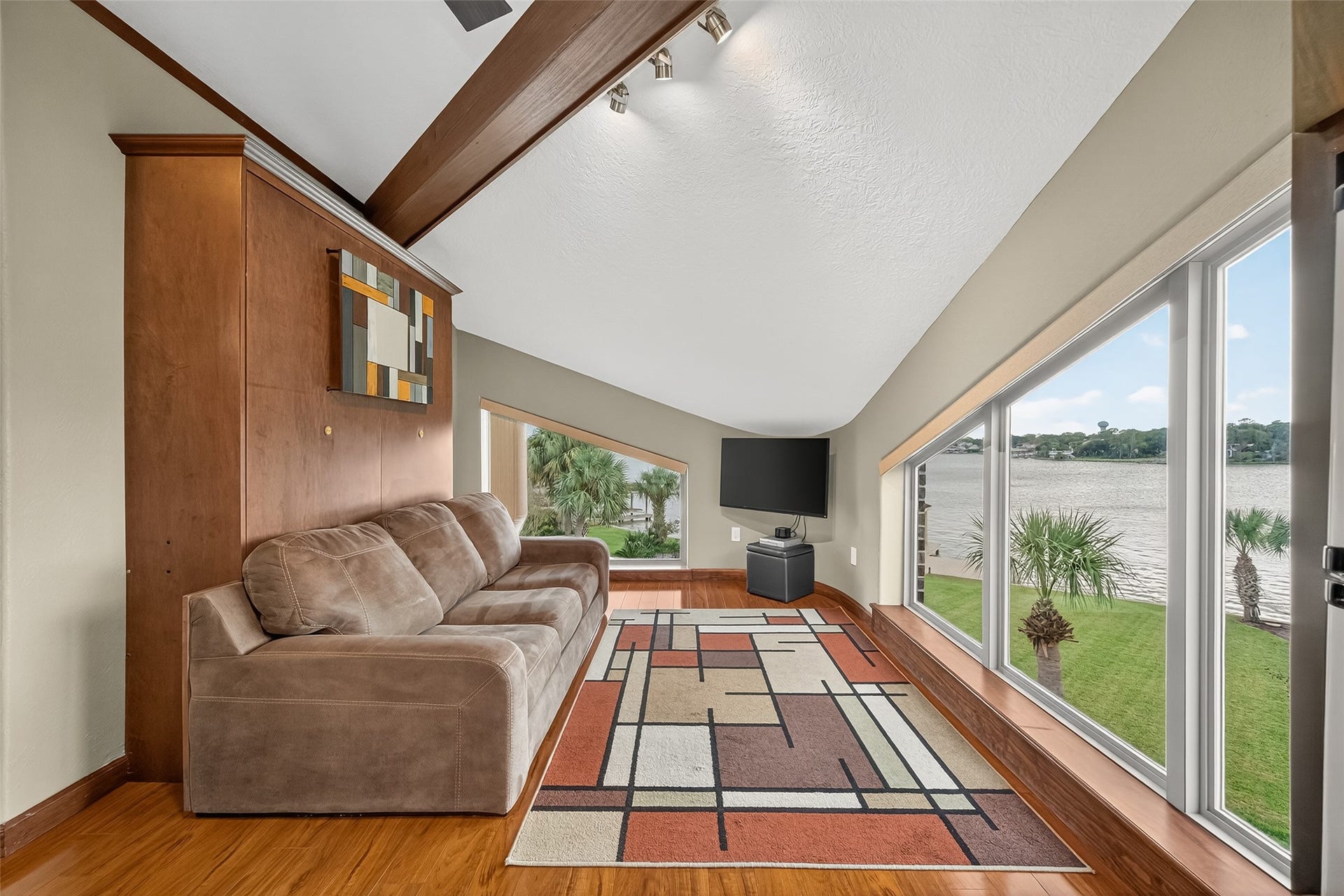 1623 Lake Arbor Drive, El Lago, TX 77586 THE PROPERTY ALSO OFFERS A MOTHER-IN-LAWSUITE WITH AWESOME LAKE VIEWS.
