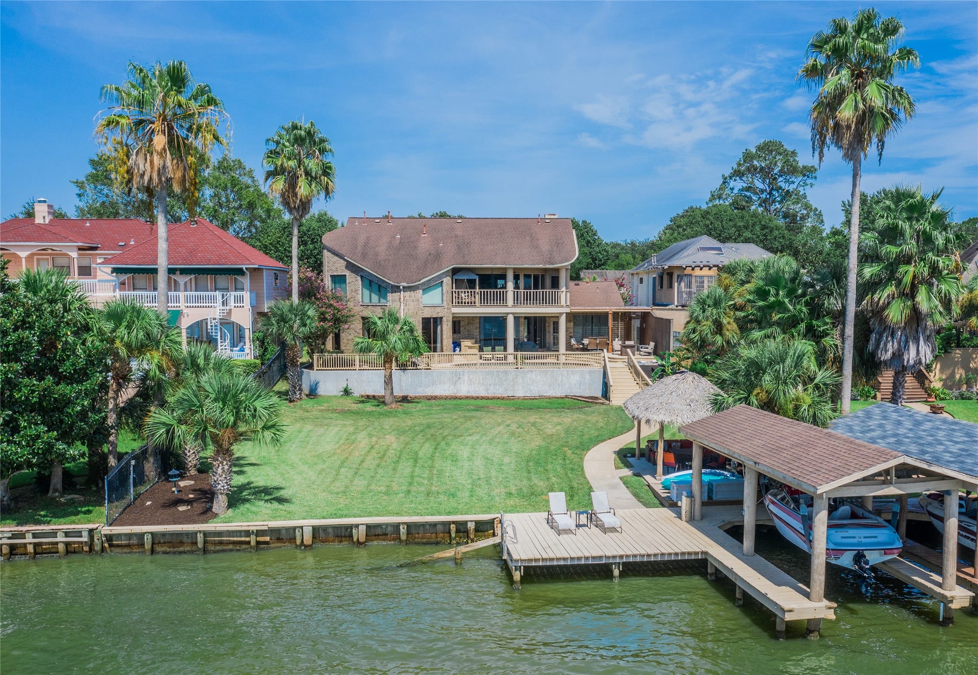 1623 Lake Arbor Drive, El Lago, TX 77586 AERIAL VIEW HIGHLIGHTING THE SPACIOUS BACKYARD.