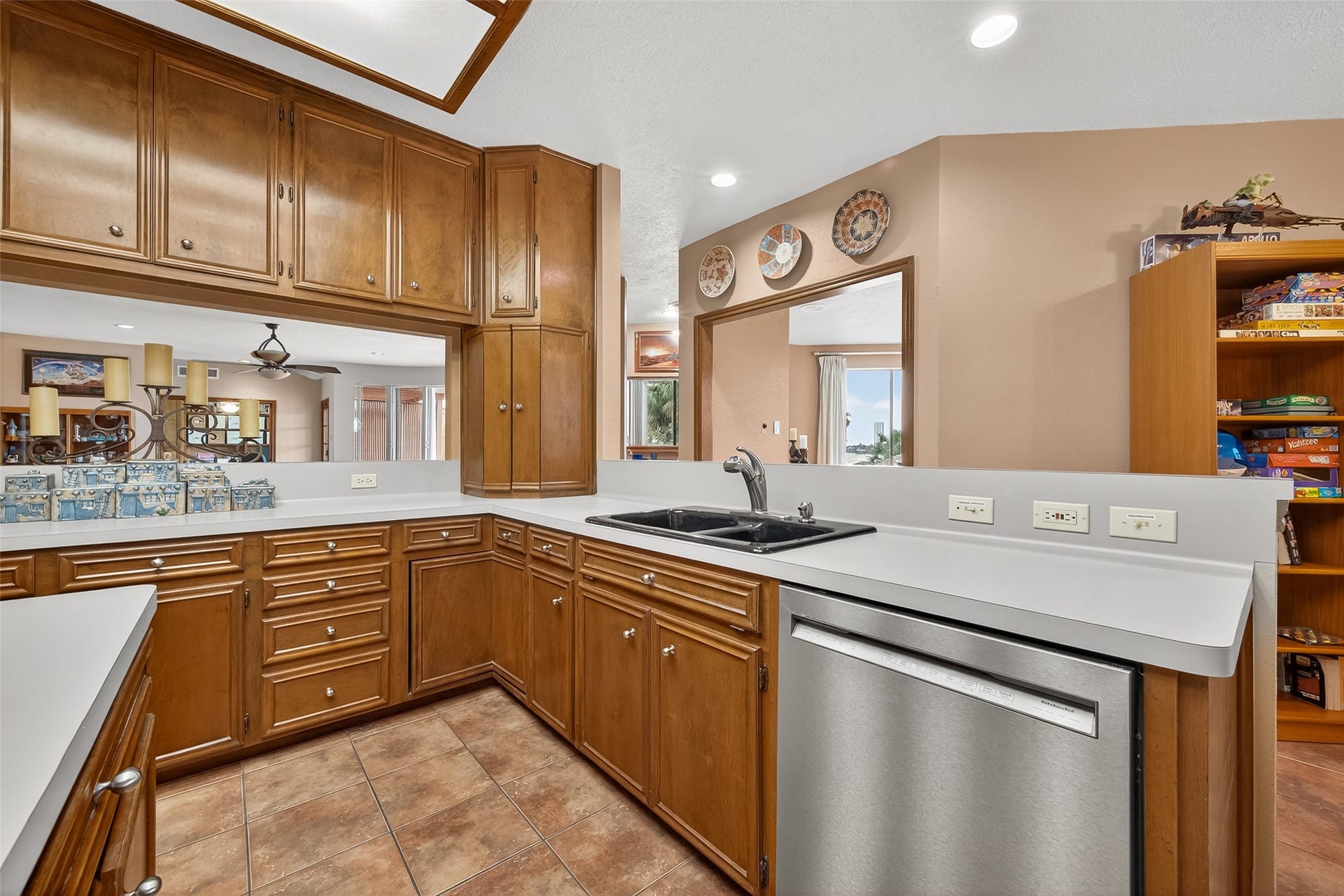 1623 Lake Arbor Drive, El Lago, TX 77586 ANOTHER ANGLE OF THE KITCHEN OVERLOOKING THE DEN AND LAKE.