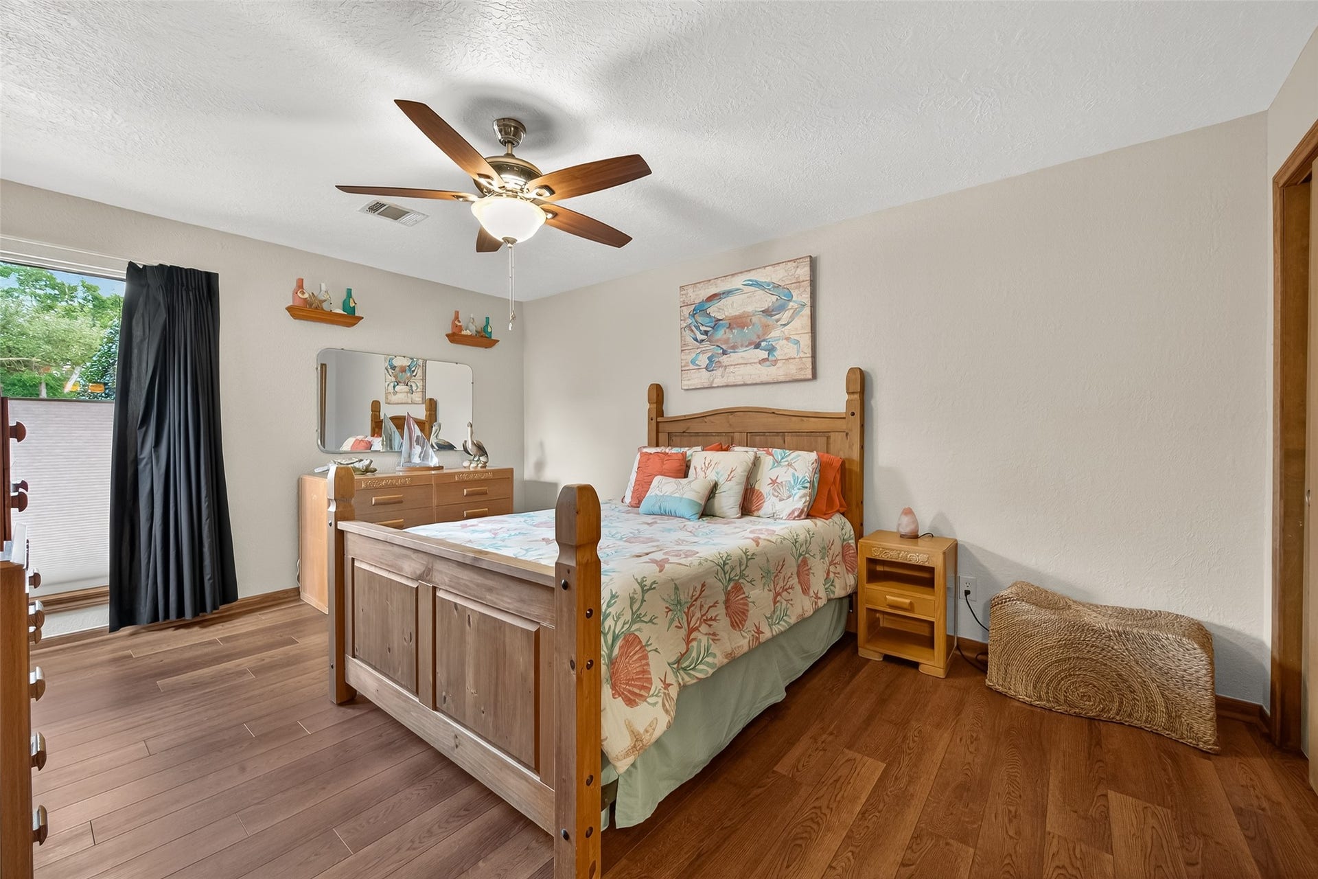 1623 Lake Arbor Drive, El Lago, TX 77586 FIRST GUEST BEDROOM ON THE FIRST FLOOR WITH ACCESS TO A FULL BATH.