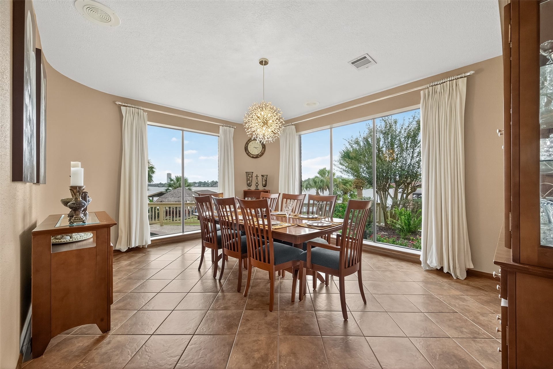 1623 Lake Arbor Drive, El Lago, TX 77586 LAKEVIEW DINING ROOM.