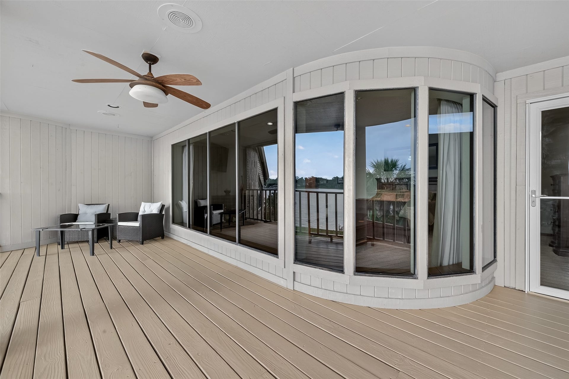 1623 Lake Arbor Drive, El Lago, TX 77586 SPACIOUS, PRIVATE BALCONY OFF OF THE PRIMARY SUITE.