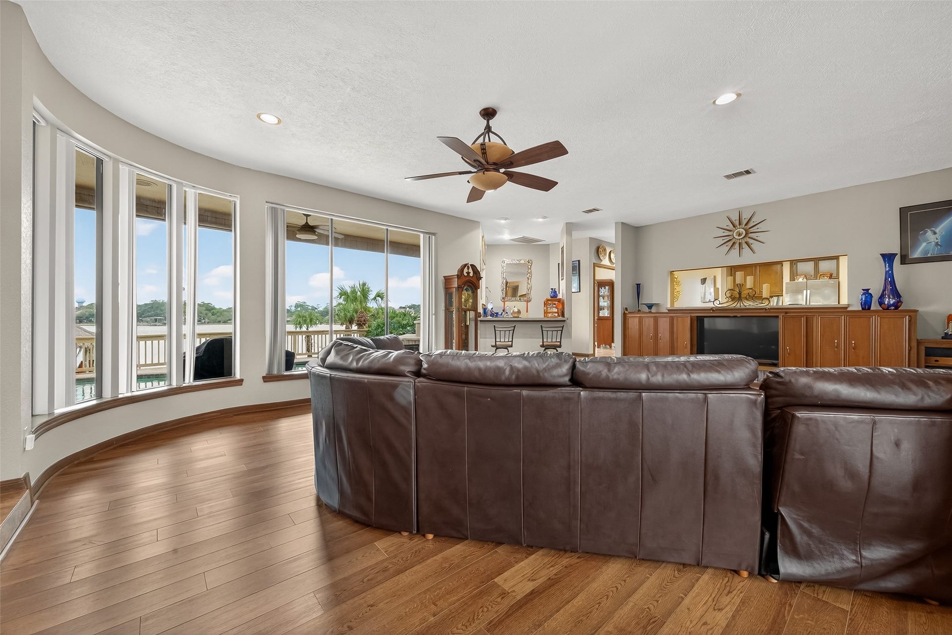 1623 Lake Arbor Drive, El Lago, TX 77586 RELAX IN THE DEN AND ENJOY THE LAKE VIEWS THROUGH THE WALL OF WINDOWS.