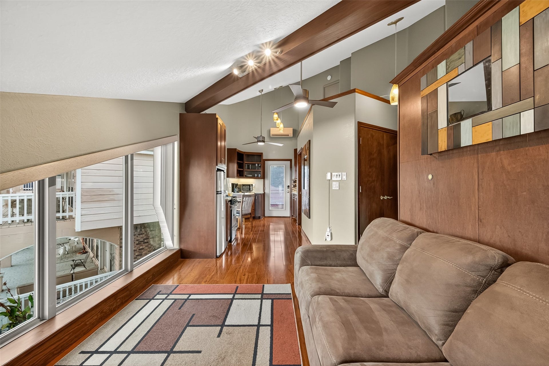 1623 Lake Arbor Drive, El Lago, TX 77586 MOTHER-IN-LAW SUITE SITTING AREA.