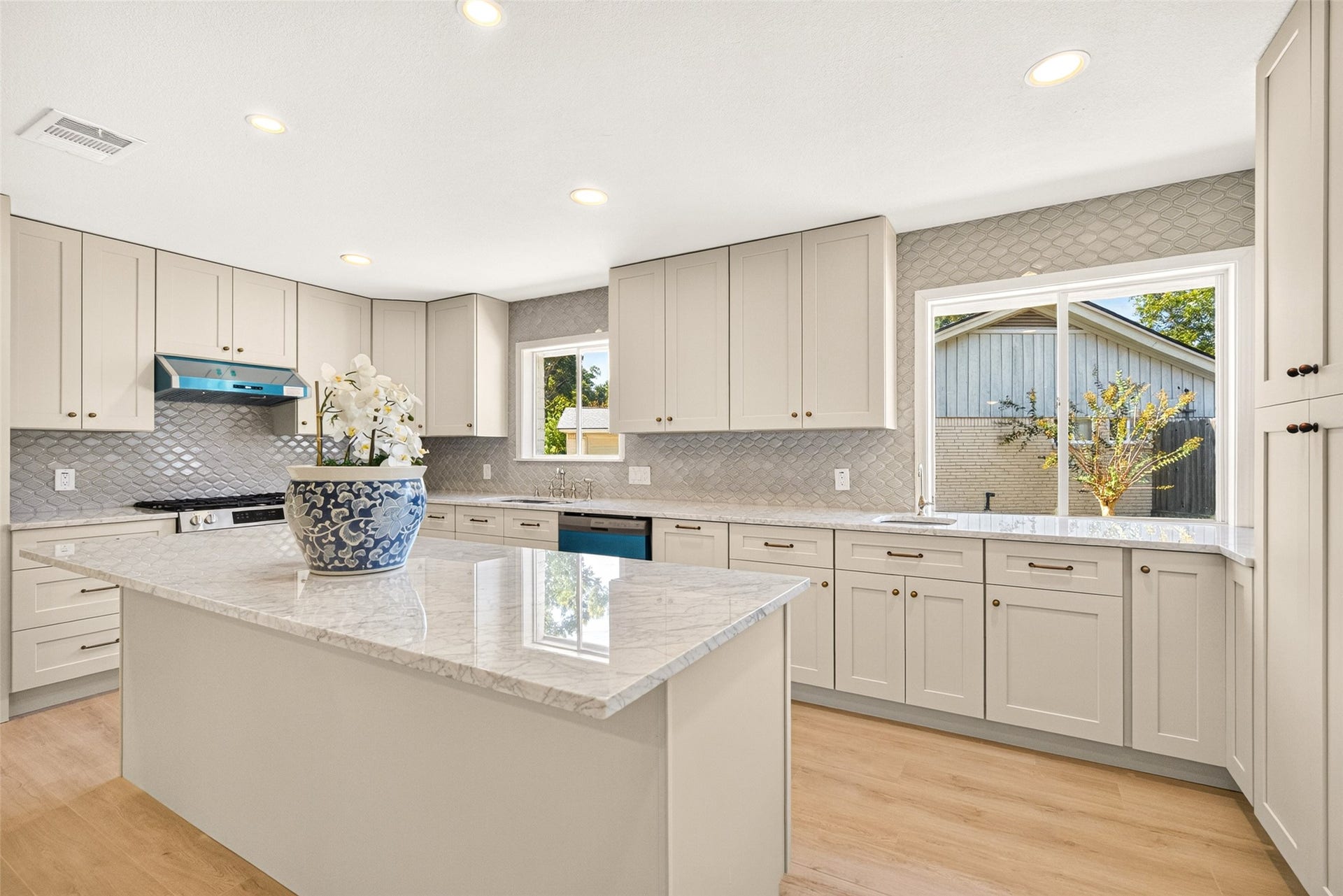 18203 Carriage Lane, Nassau Bay, TX 77058