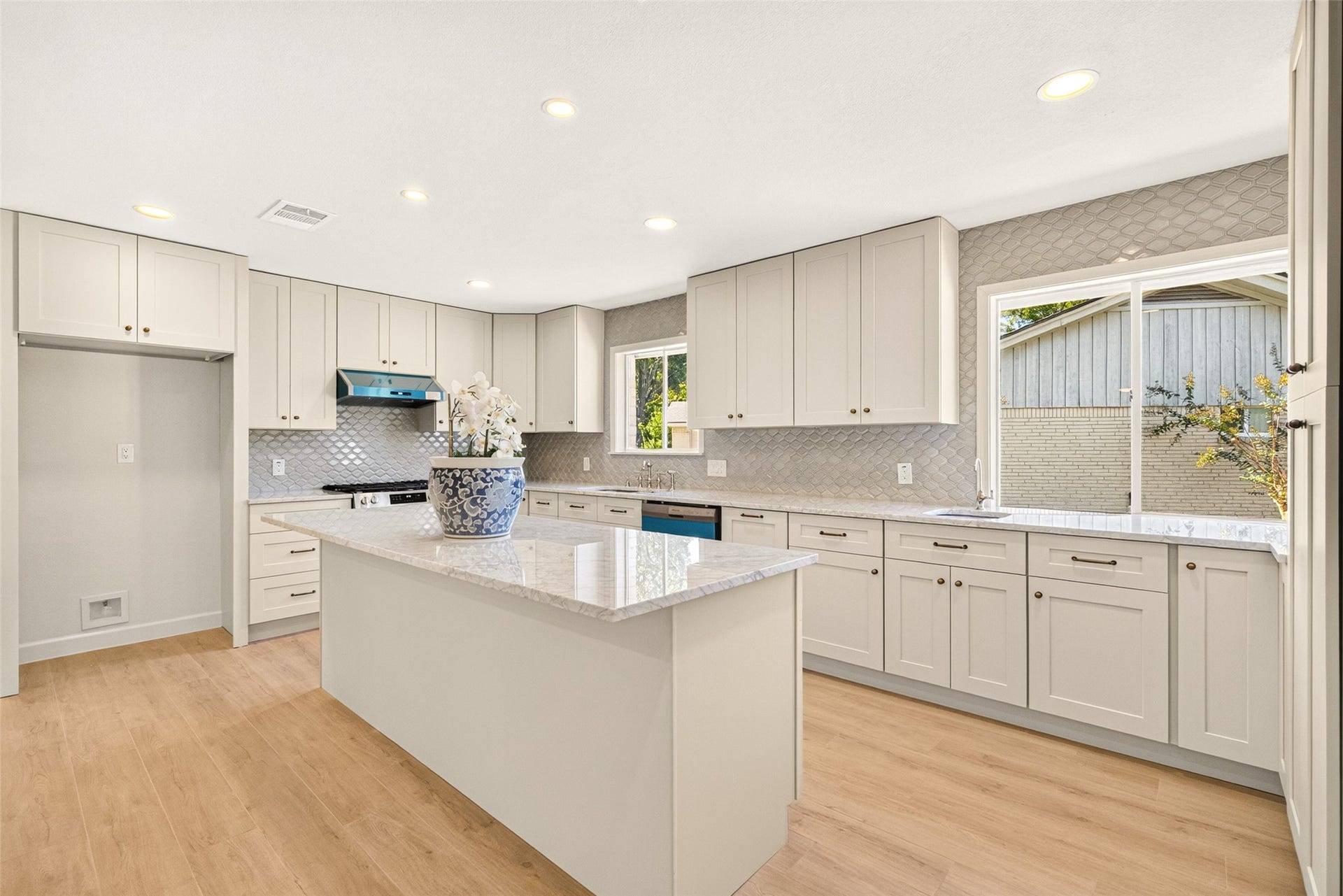 18203 Carriage Lane, Nassau Bay, TX 77058