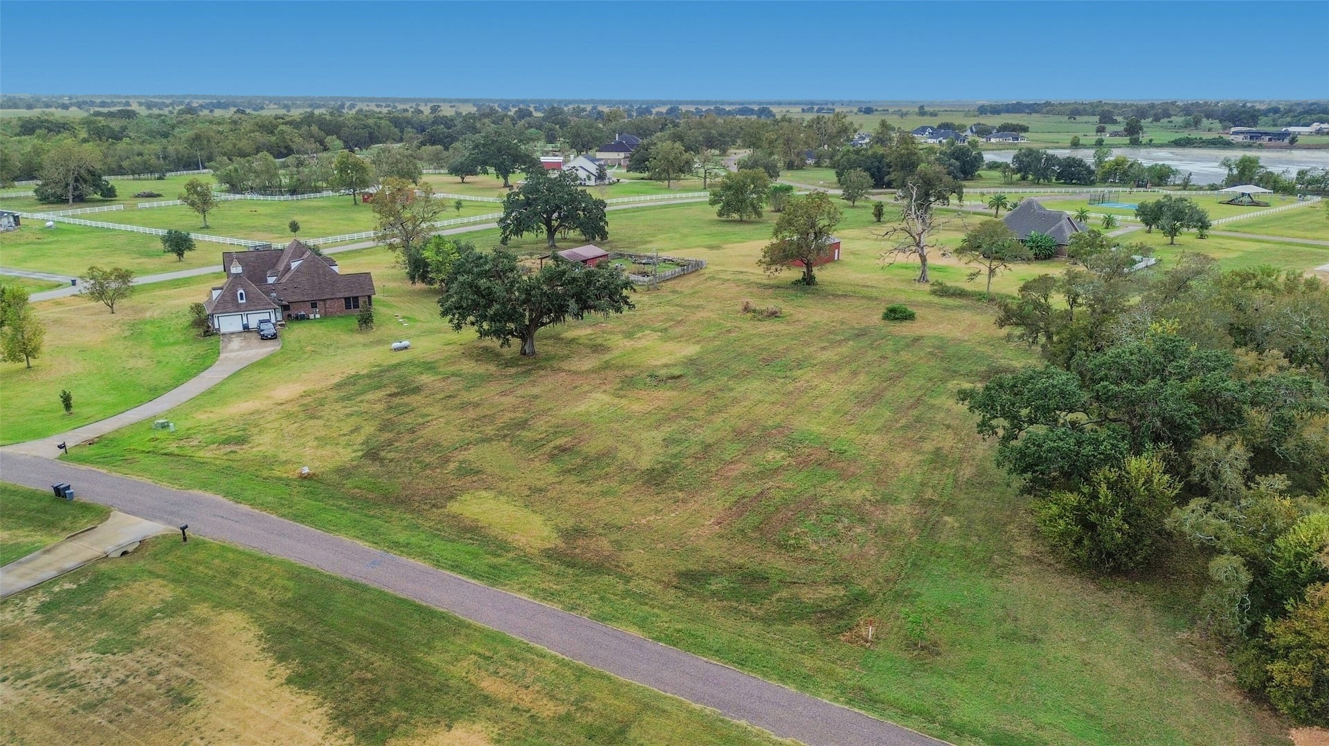 2811 Horse Trail Drive, Rosharon, TX 77583 2811 Horse Trail Drive, Rosharon, TX 77583