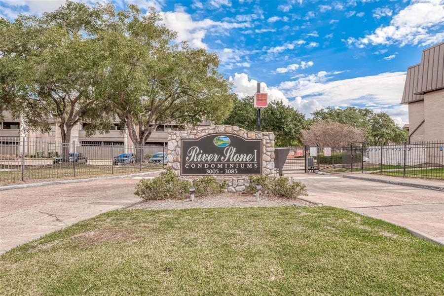 Property photo for 3075 Walnut Bend Lane, #23, Houston, TX