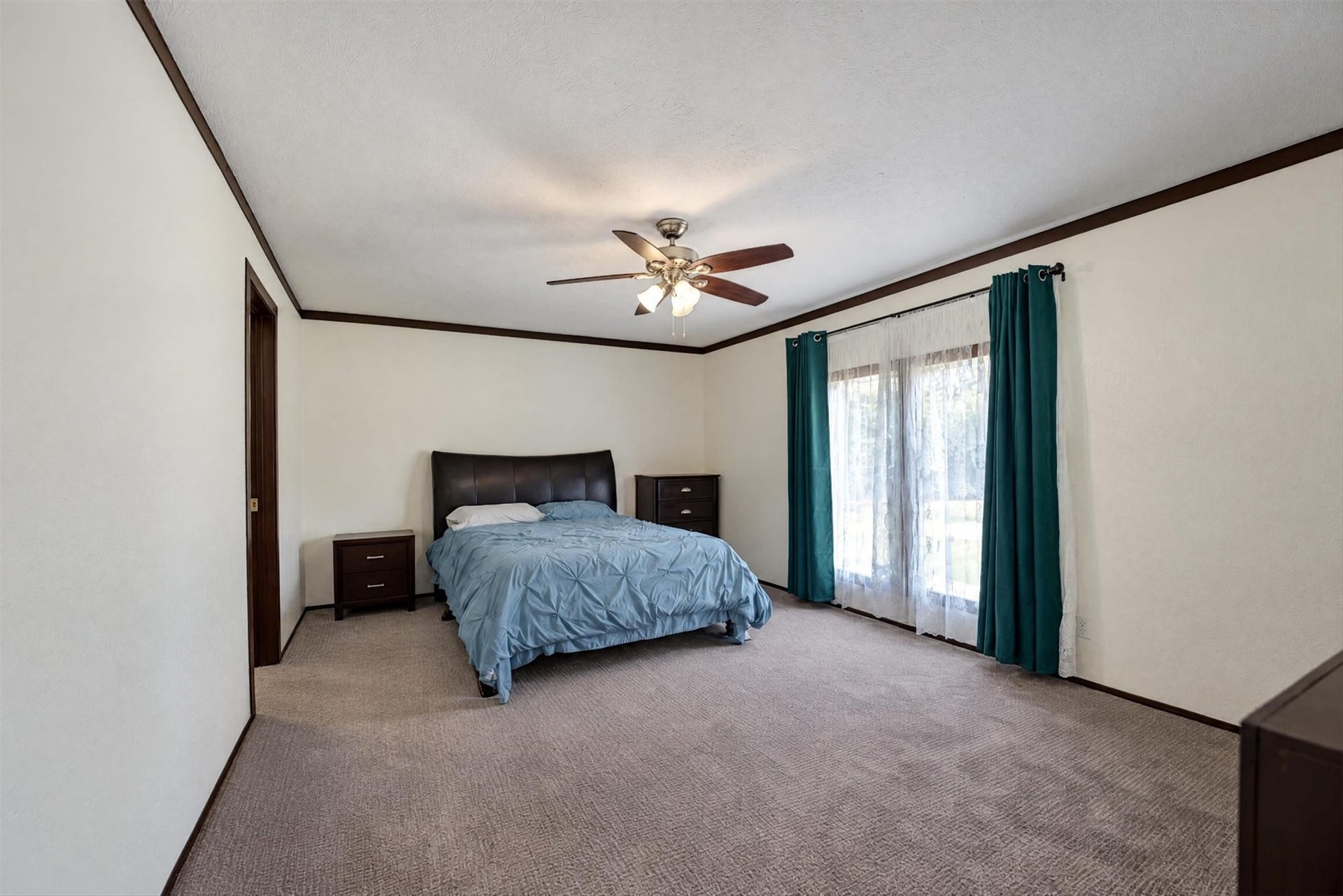 11350 Hillcrest Drive, Conroe, TX 77303 Primary bedroom