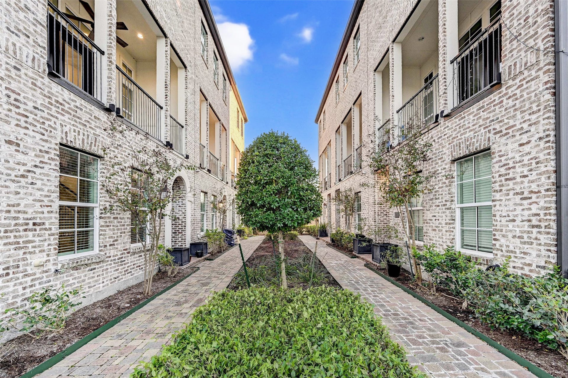 2034 Waterloo Station Road, Houston, TX 77045