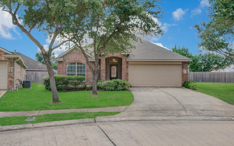 Property photo for 1904 Roaring Springs Court, Pearland, TX