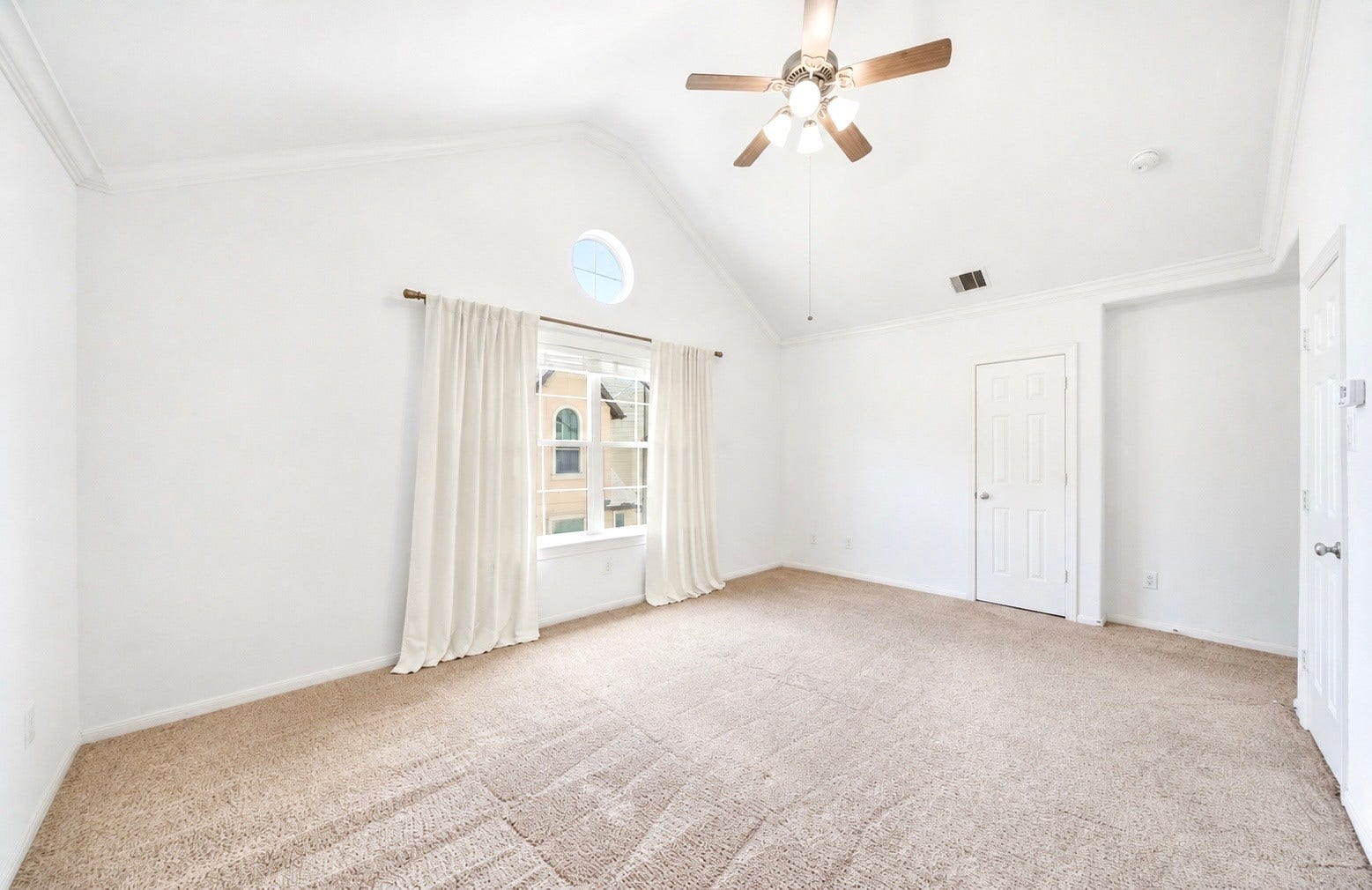 6363 Fairdale Lane, #L, Houston, TX 77057 Generous-sized Primary suite