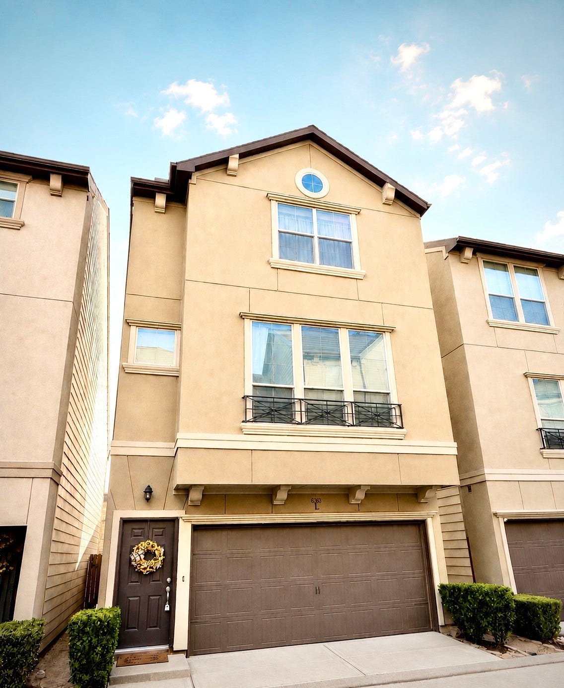 6363 Fairdale Lane, #L, Houston, TX 77057 Truly a remarkable, well-maintained and turn-key home, nestled in a quiet friendly community near the Galleria. Shows EVEN BETTER IN PERSON, so book your tour today!