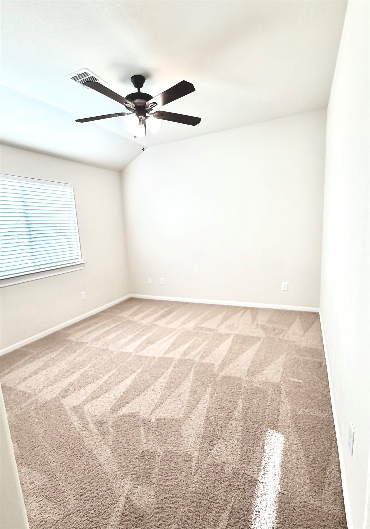 6363 Fairdale Lane, #L, Houston, TX 77057 Spacious and bright secondary bedroom