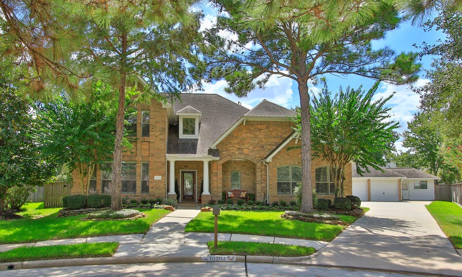 Property photo for 10202 LEEDSCASTLE MANOR Court, Spring, TX