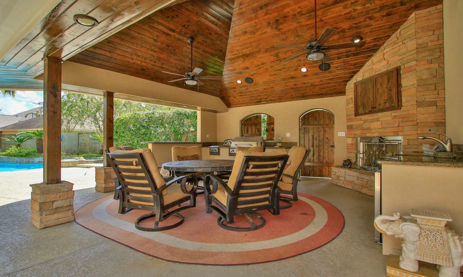Property photo for 10202 LEEDSCASTLE MANOR Court, Spring, TX