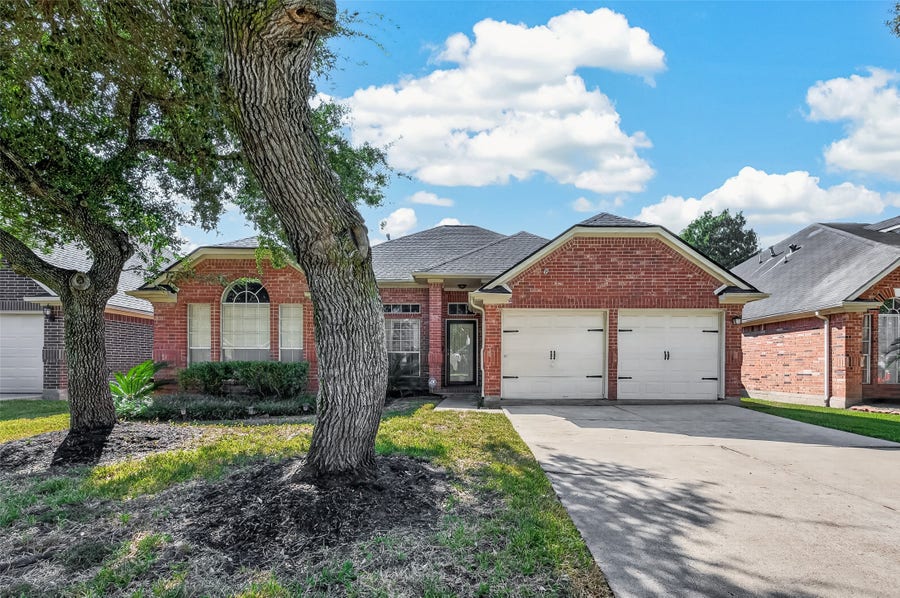 Property photo for 1615 Glacier Blue Drive, Fresno, TX