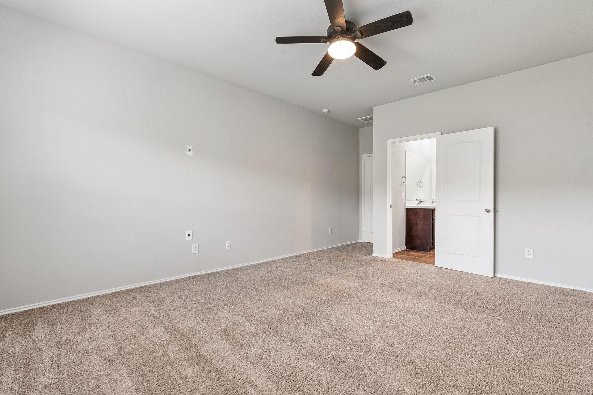 20740 Central Concave Drive, New Caney, TX 77357 Primary Bedroom - First Floor