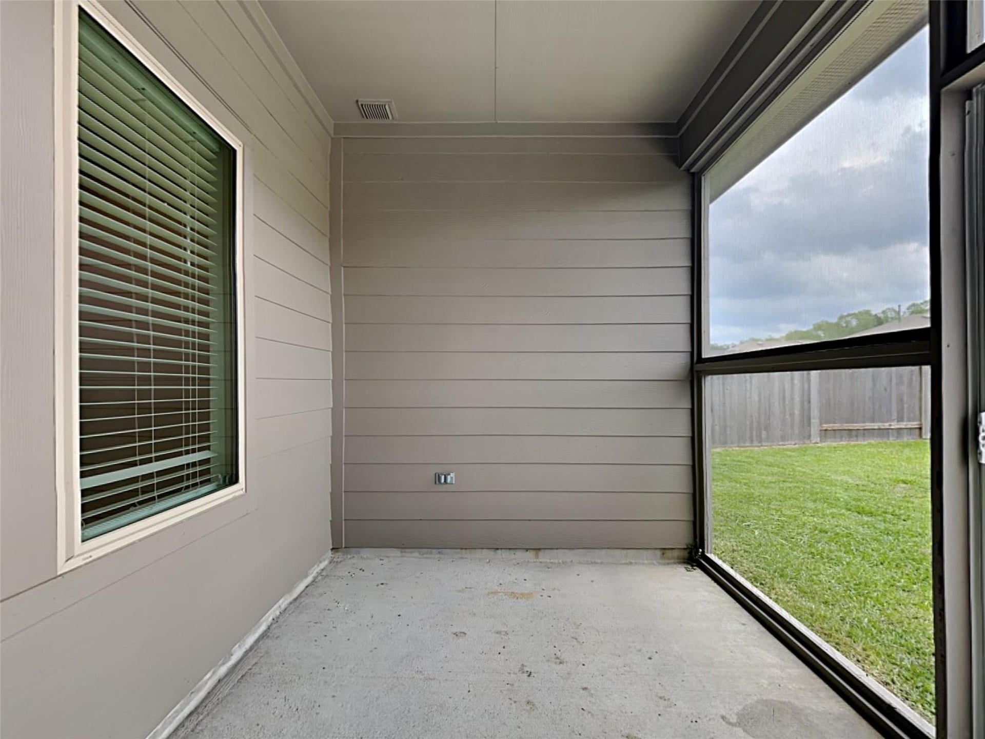 20740 Central Concave Drive, New Caney, TX 77357 Covered Back Porch