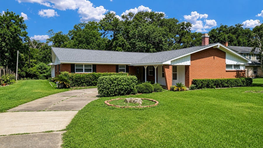 Property photo for 238 Forest Drive, Lake Jackson, TX