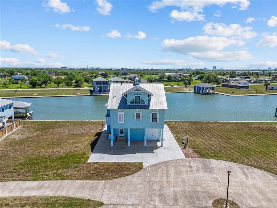Property photo for 2000 Laguna Harbor Cove Boulevard, Port Bolivar, TX