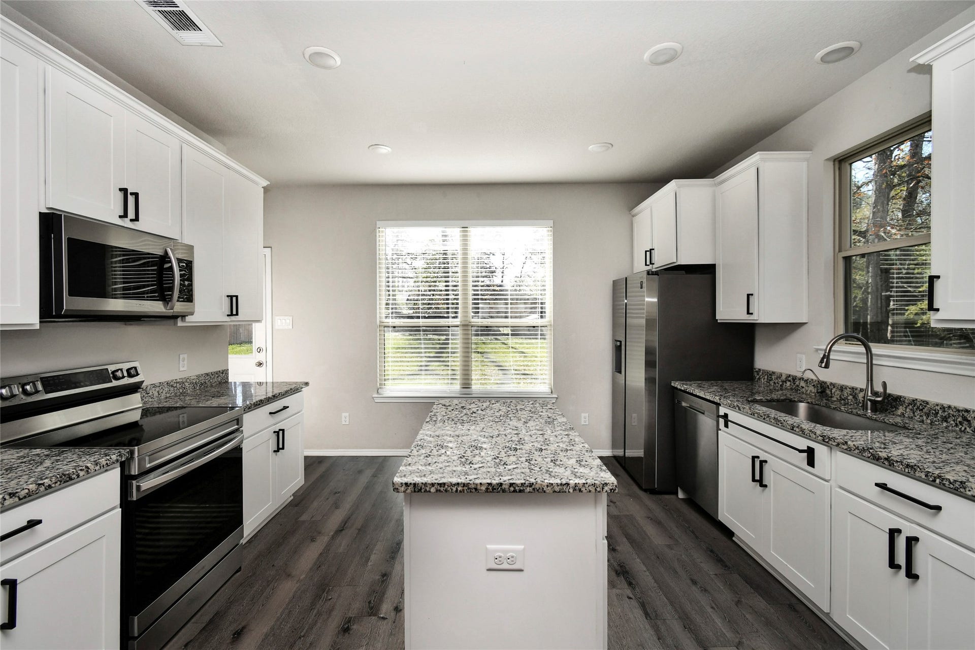 10410 Royal Magnolia Drive, Conroe, TX 77303 10410 Royal Magnolia Drive, Conroe, TX 77303