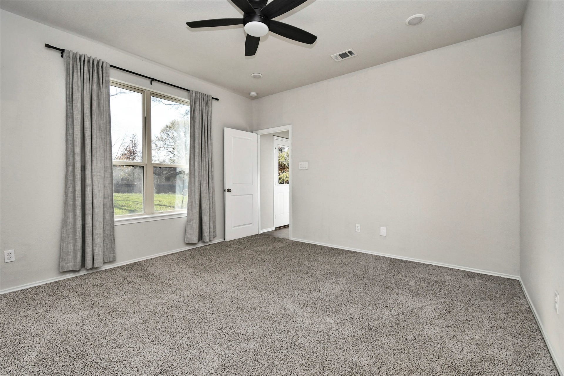 10410 Royal Magnolia Drive, Conroe, TX 77303 10410 Royal Magnolia Drive, Conroe, TX 77303