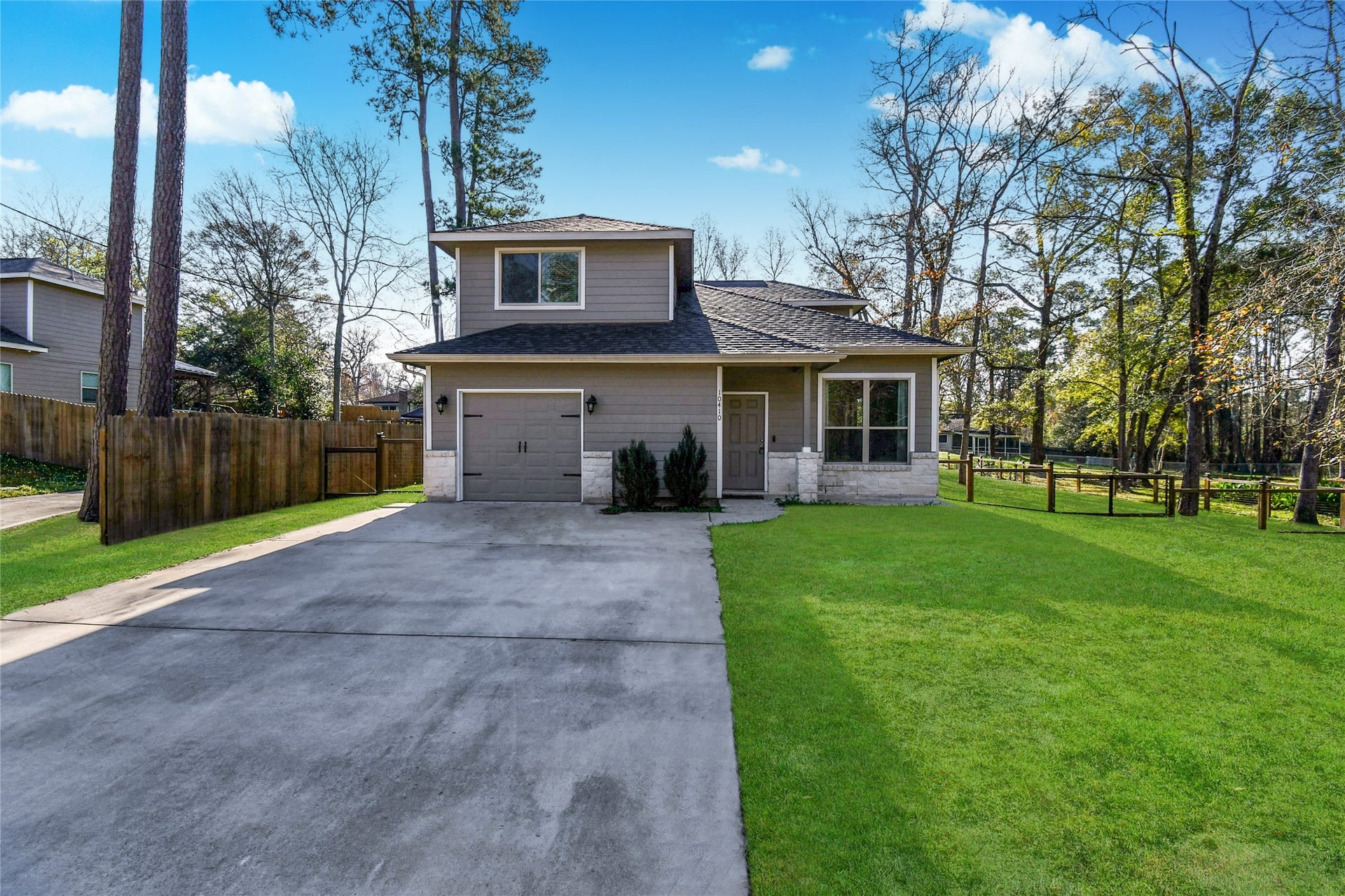 10410 Royal Magnolia Drive, Conroe, TX 77303 10410 Royal Magnolia Drive, Conroe, TX 77303