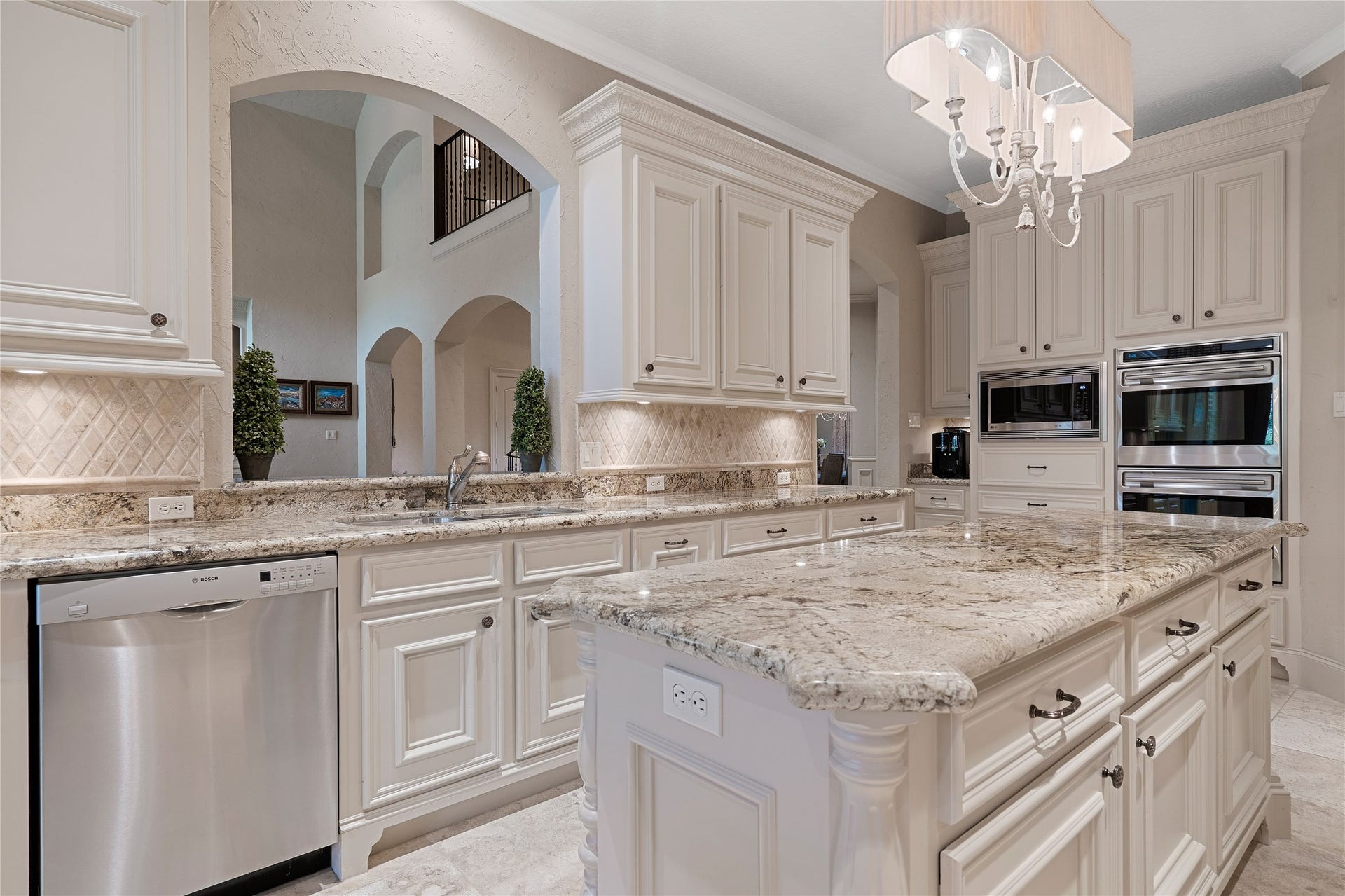 75 S Player Crest Circle, The Woodlands, TX 77382 Kitchen is Open to the Family Room with High End Appliances