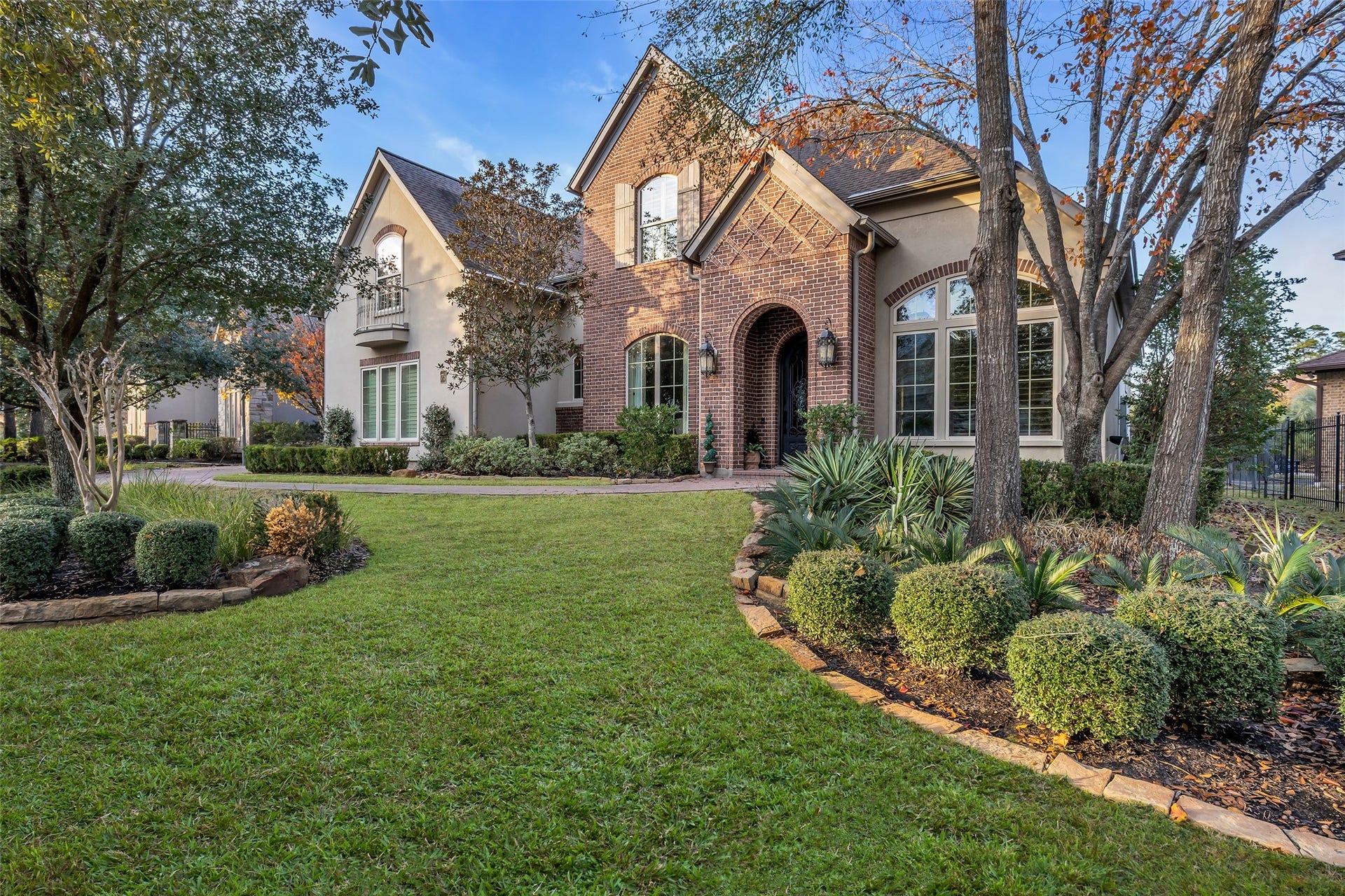 75 S Player Crest Circle, The Woodlands, TX 77382 Stately George Weaver Custom Home in the Exclusive Player Bend Enclave of The Woodlands