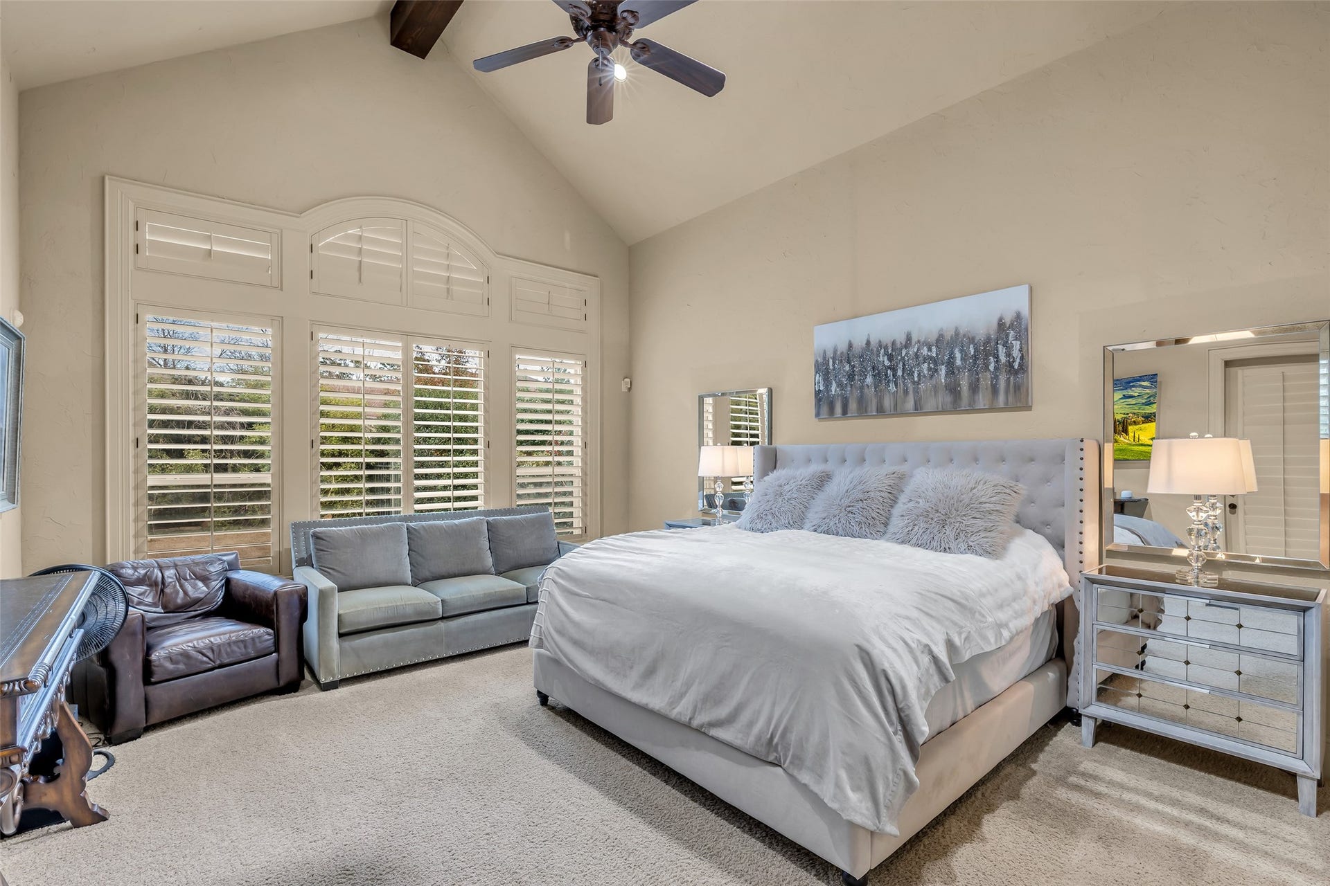 75 S Player Crest Circle, The Woodlands, TX 77382 Master Suite with Vaulted Ceilings and Views of the Sparkling Pool