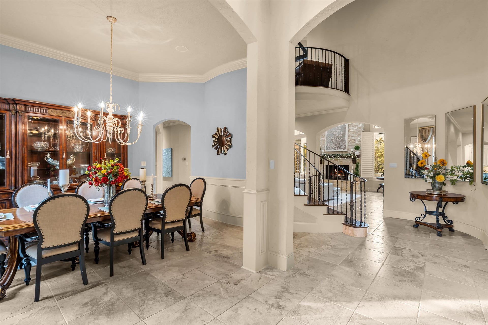 75 S Player Crest Circle, The Woodlands, TX 77382 Elegant Entry and Formal Dining Room