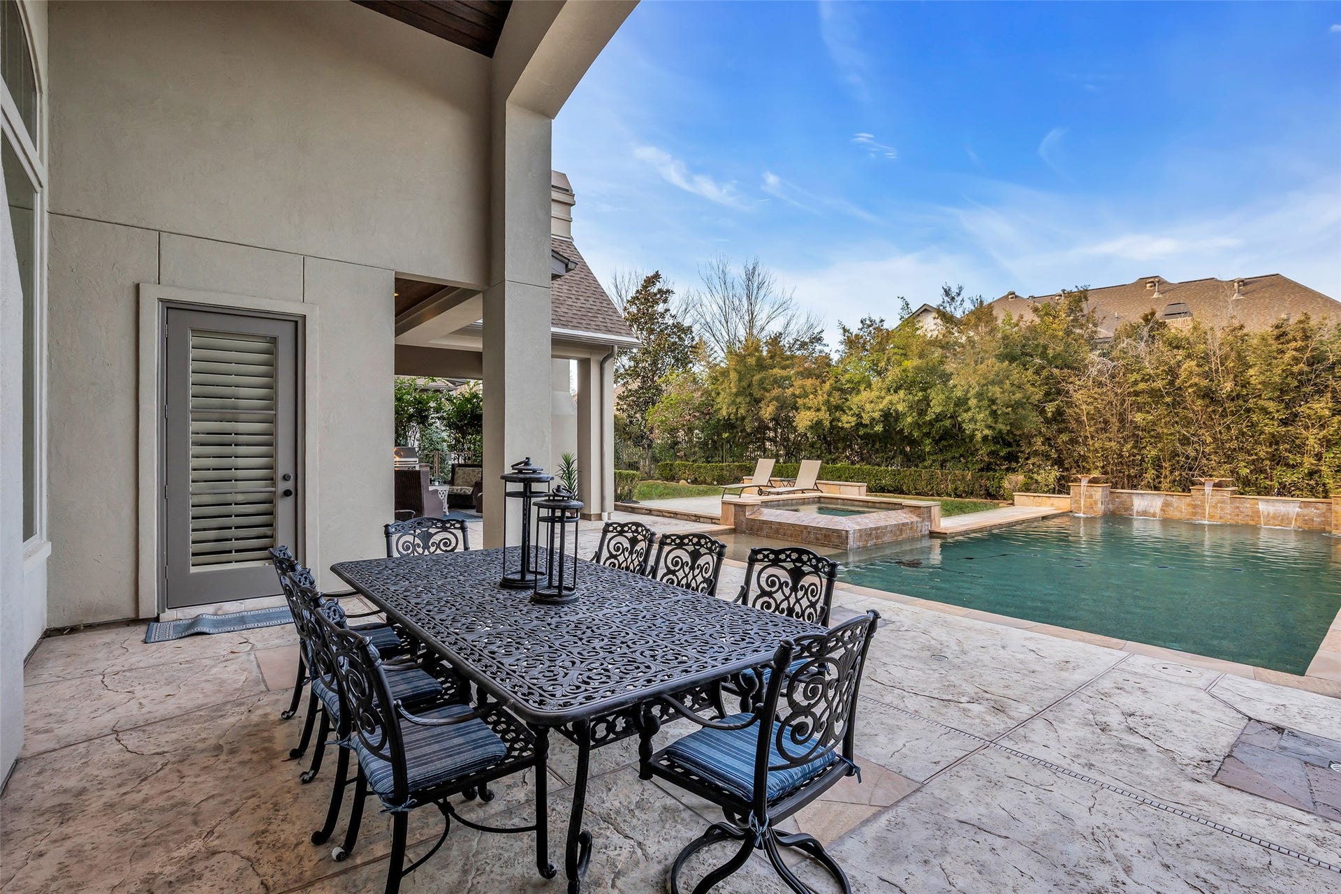 75 S Player Crest Circle, The Woodlands, TX 77382 Second Outdoor Covered Patio