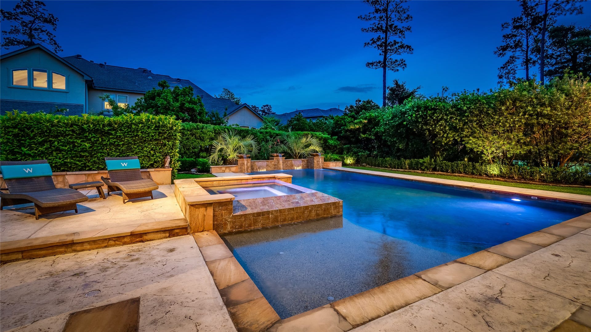 75 S Player Crest Circle, The Woodlands, TX 77382 Beautiful and Relaxing Pebble Tec Pool & Spa