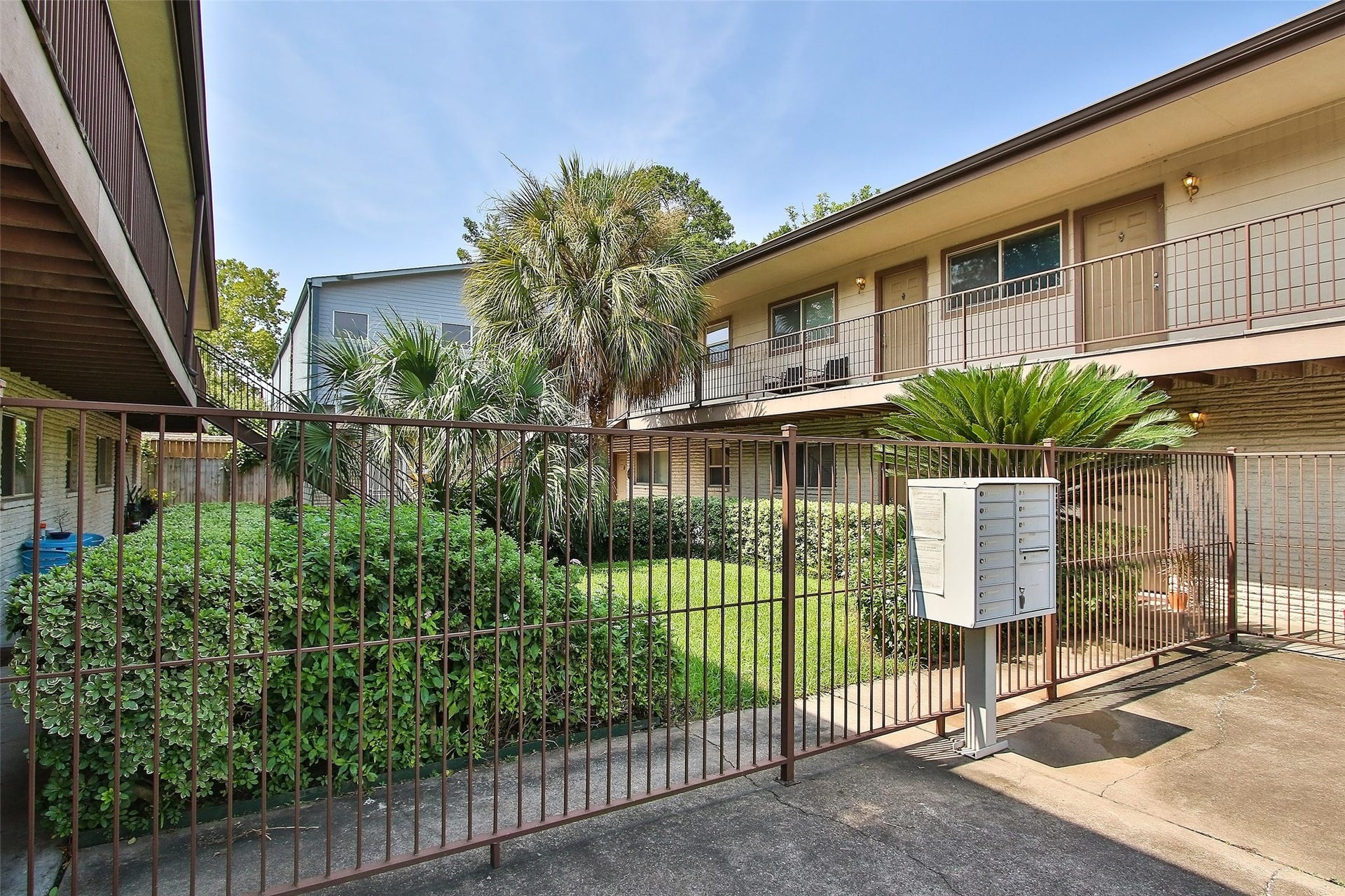 1309 Welch Street, #2, Houston, TX 77006 1309 Welch Street, #2, Houston, TX 77006