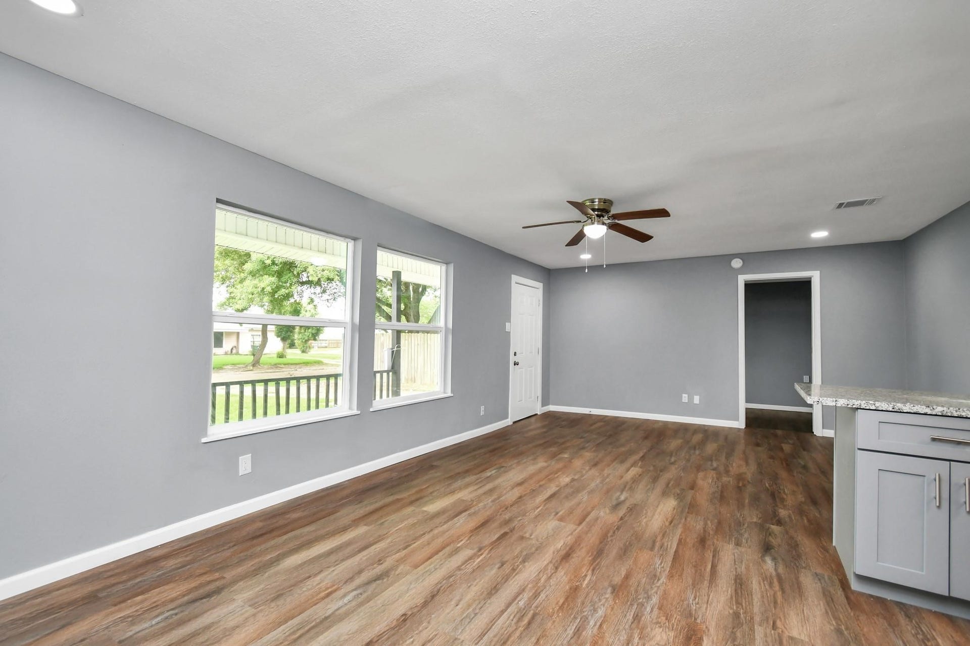 1534 Wayside Drive, Texas City, TX 77590 Open and Spacious Living/Dining