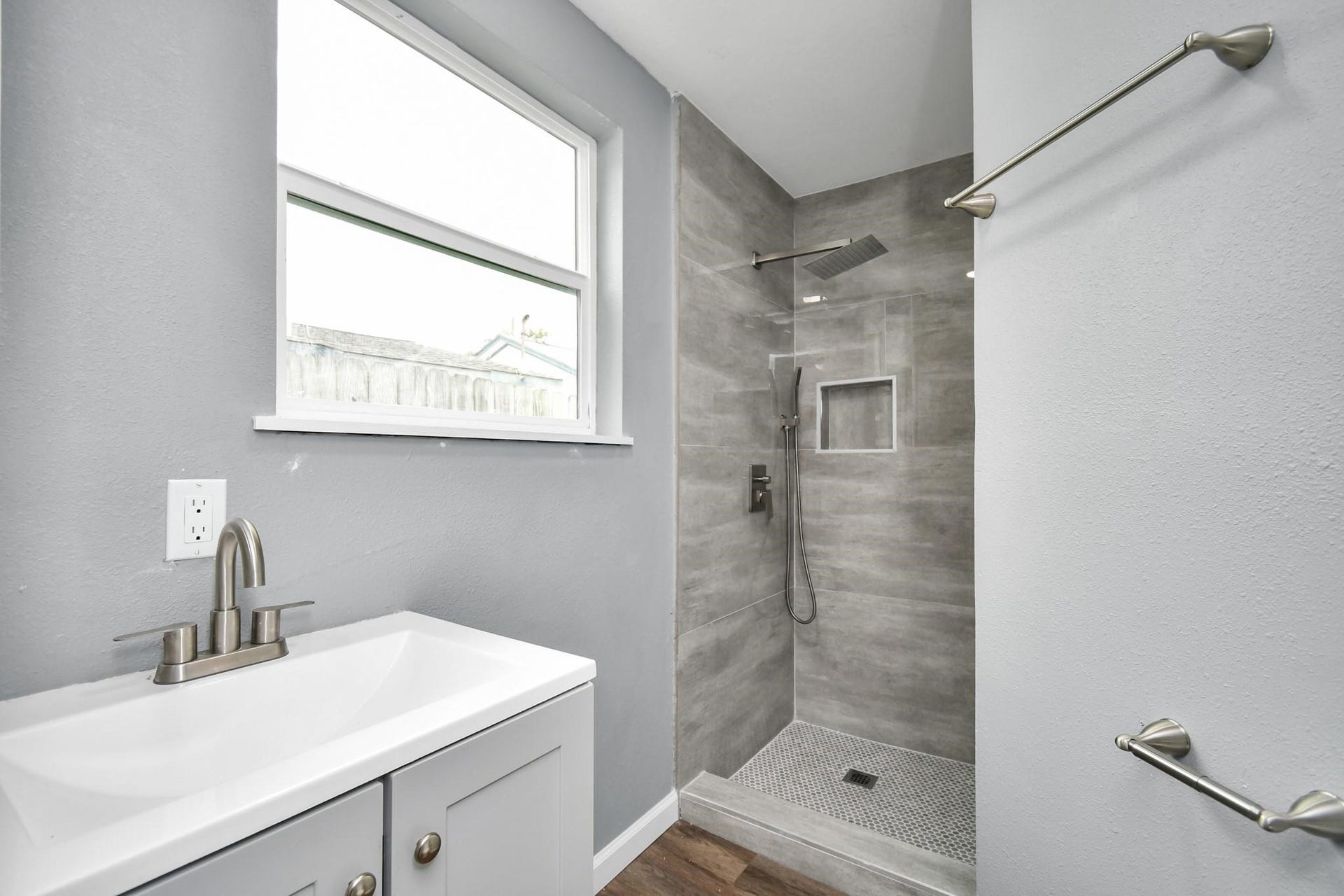 1534 Wayside Drive, Texas City, TX 77590 Primary Bath with Stylish Walk-in Shower