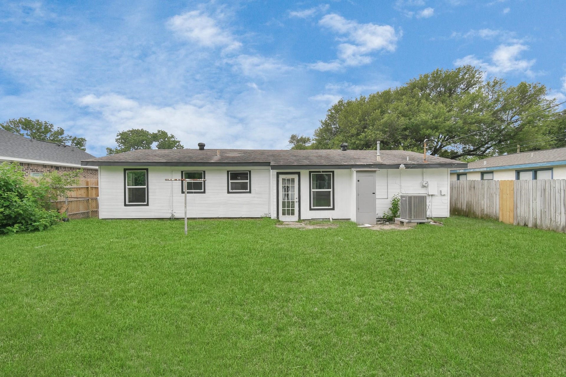 1534 Wayside Drive, Texas City, TX 77590 1534 Wayside Drive, Texas City, TX 77590
