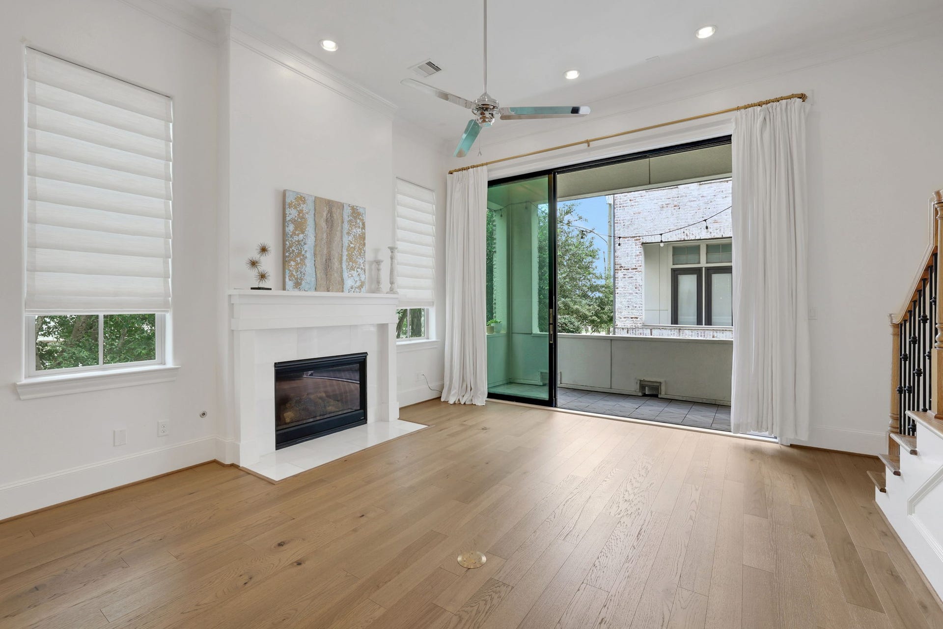 4045 Leeland Street, Houston, TX 77023 Living room carries out to the balcony with doors that open completely!