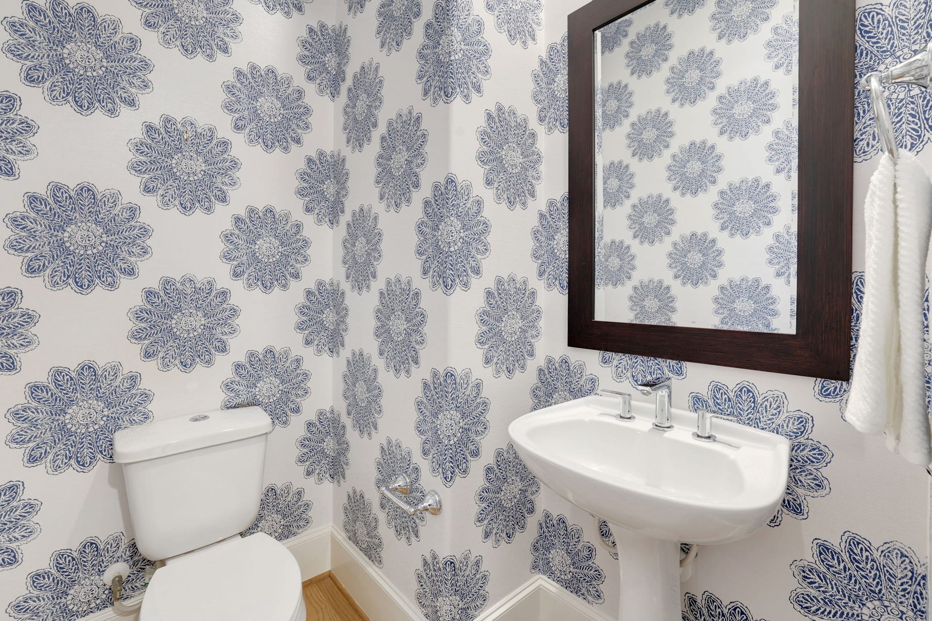 4045 Leeland Street, Houston, TX 77023 half bath