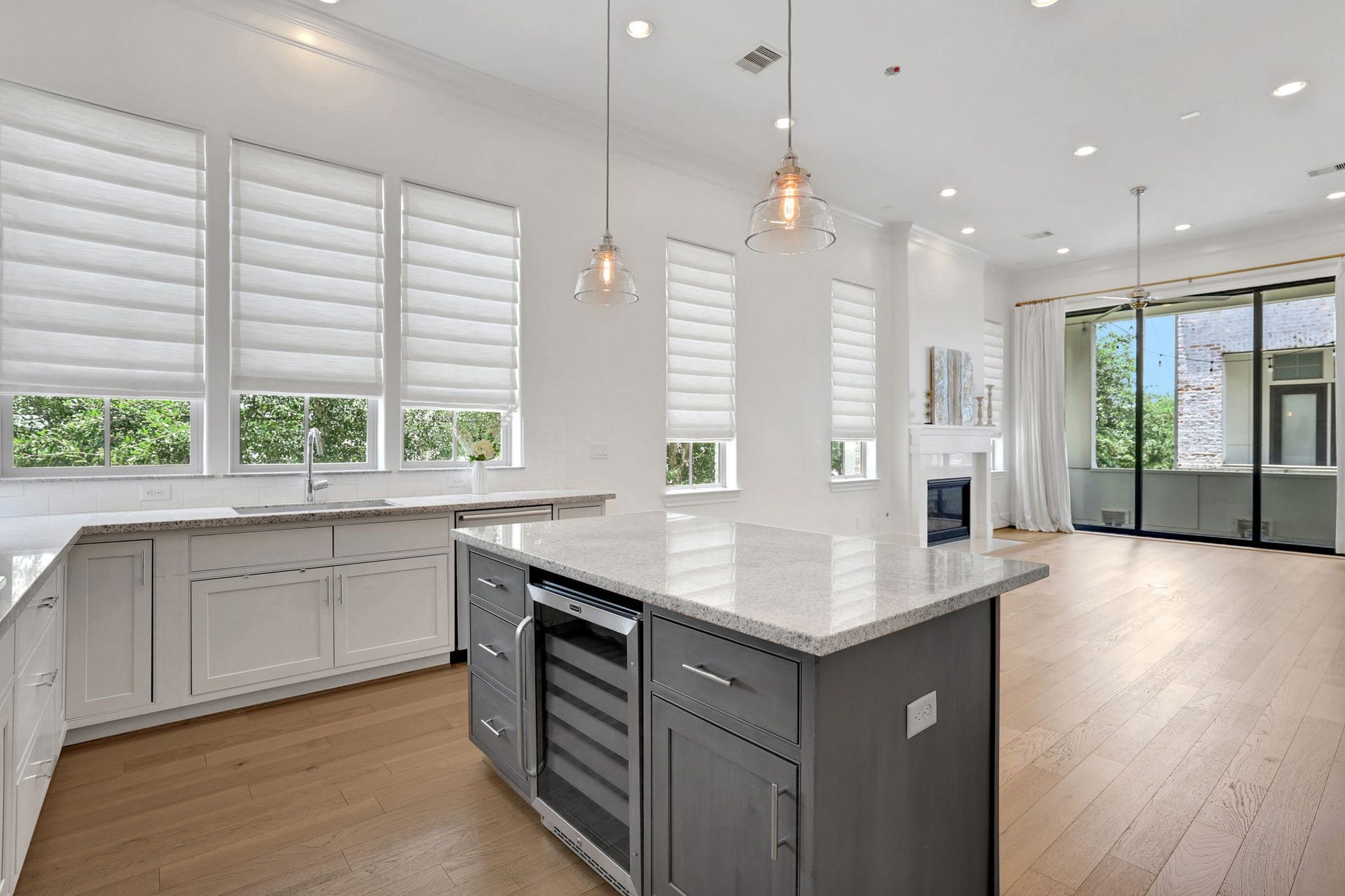 4045 Leeland Street, Houston, TX 77023 4045 Leeland Street, Houston, TX 77023
