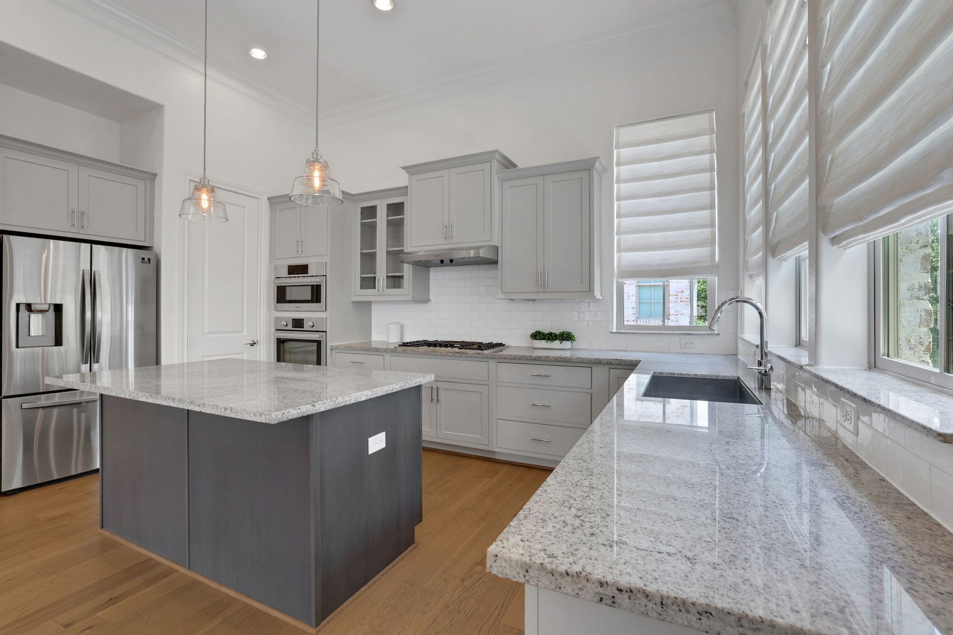 4045 Leeland Street, Houston, TX 77023 You won't be disappointed in the counter space that wraps around the kitchen!